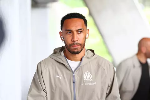 أوباميانج يقترب من العودة إلى الدوري الإسباني